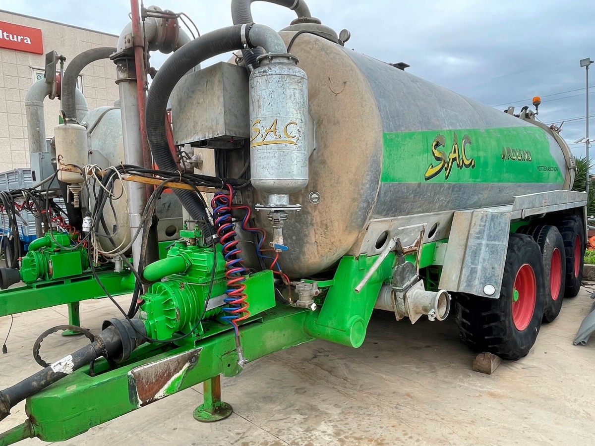 Carro botte &quot;S.A.C.&quot; mod. B200P con pescante idraulico (1997)