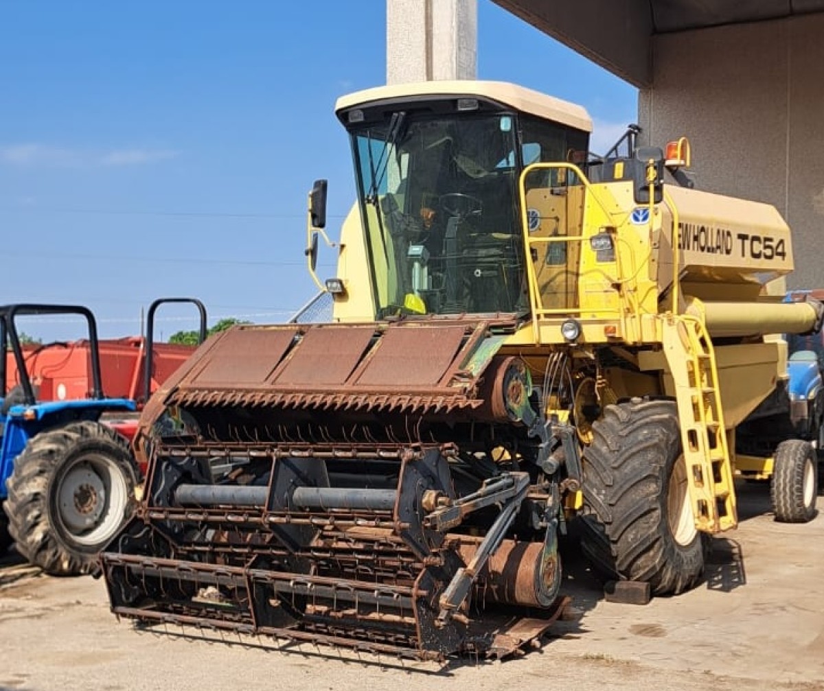 Mietitrebbia New Holland TC 54