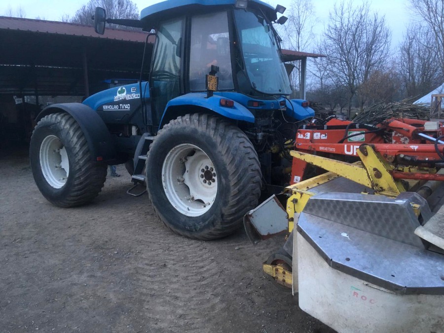 Trattore "New Holland" mod. TV140